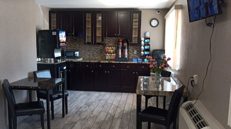 Econo Lodge Inn & Suites Yuma