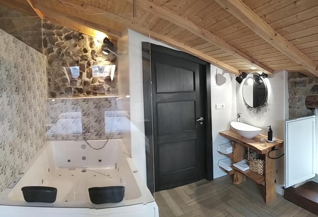 Casa Rural Abatetxe, habitación con jacuzzi privado