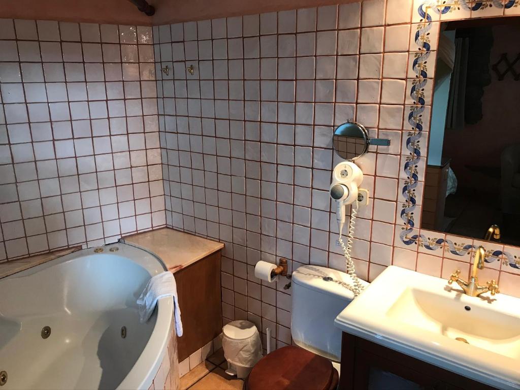 Casa rural Cal Rei, habitación con jacuzzi privado
