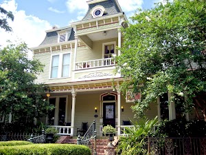 Rothschild-Pound House Inn and Weddings place picture