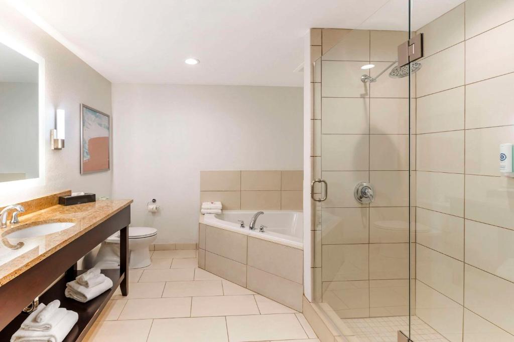 Comfort Inn & Suites Verona At Turning Stone Resort Casino