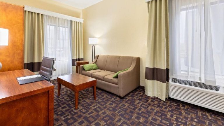 Comfort Inn & Suites North Aurora – Naperville