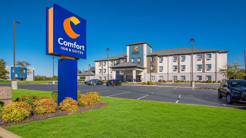 Comfort Inn & Suites, room with private jacuzzi, photo 7