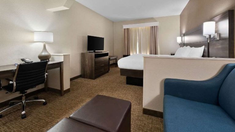 Comfort Suites near Robins Air Force Base