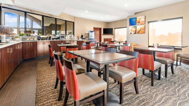 Comfort Suites near Robins Air Force Base