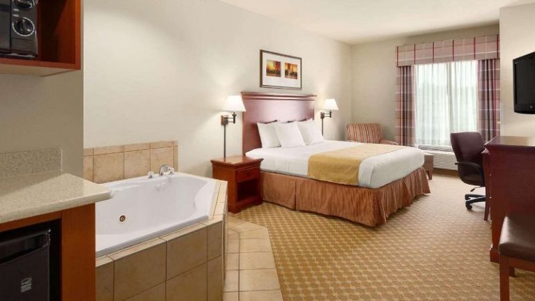 Country Inn & Suites by Radisson, Tifton, GA