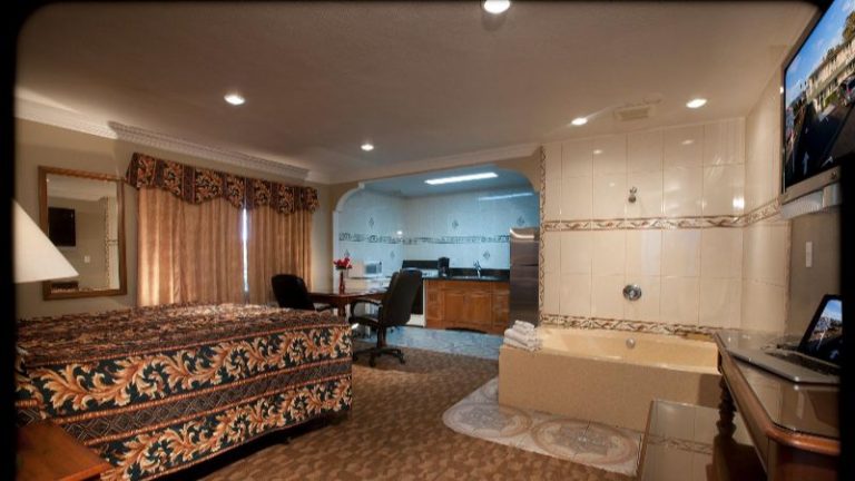 Crystal Lodge Motel