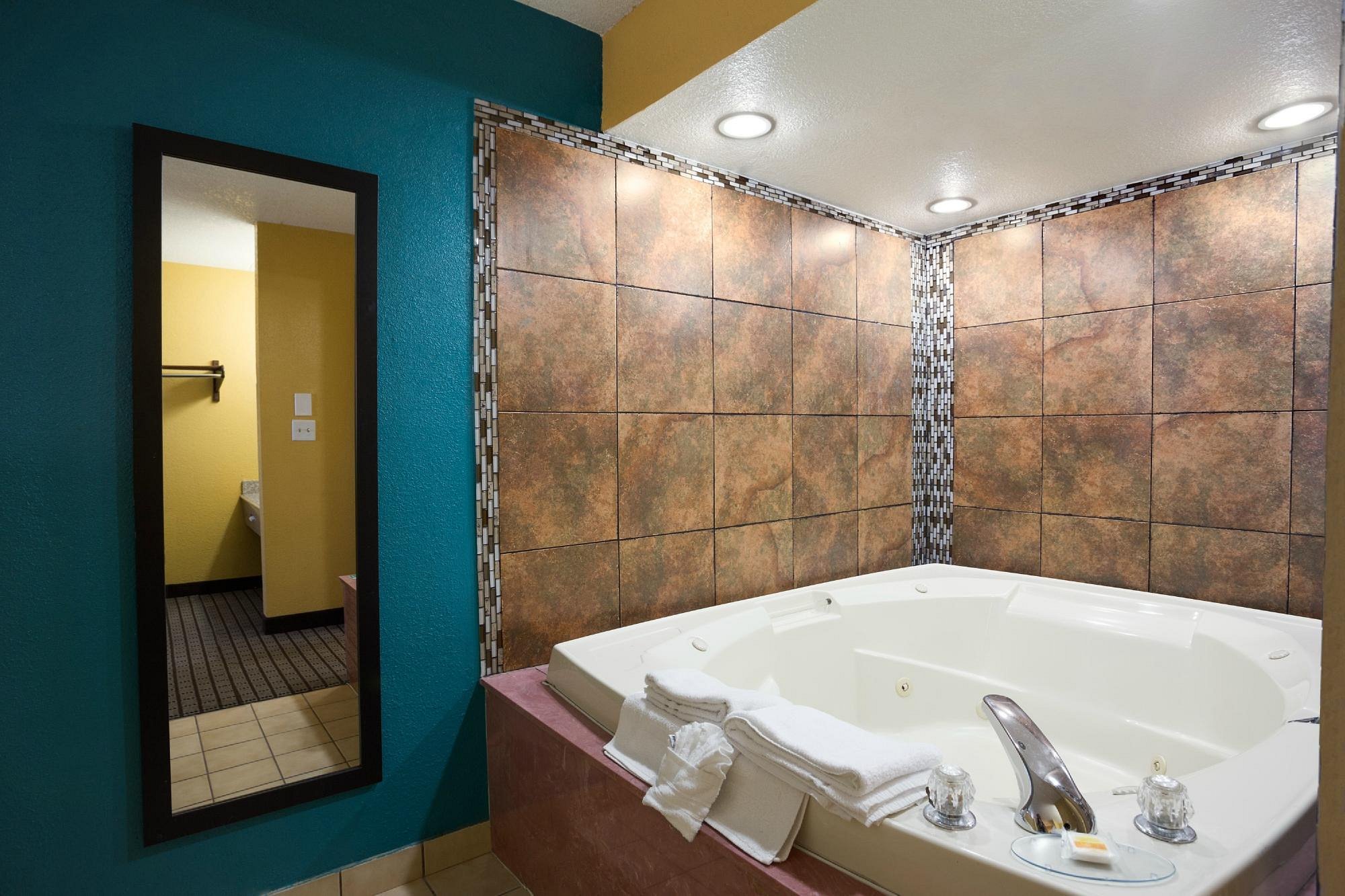 Days Inn By Wyndham Conway: the King Suite with Whirlpool in Conway, AR