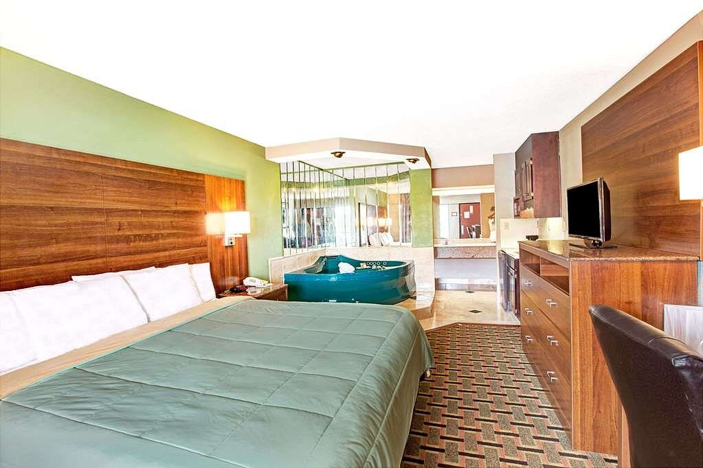Days Inn by Wyndham Conover – Hickory