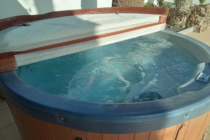 Detached Villa Playa Blanca, habitación con jacuzzi privado