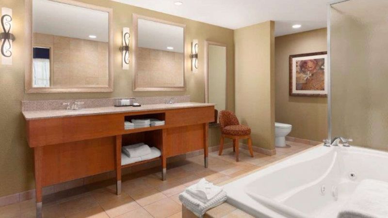 Embassy Suites Northwest Arkansas1 - jacuzzi hotel room