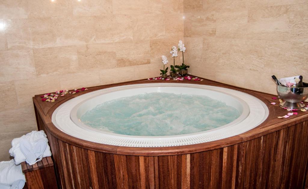 Escuderos Hotel Cruz, habitación con jacuzzi privado