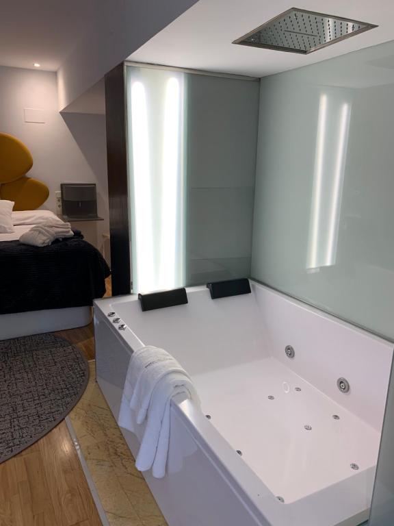 Espejo de Soledades, habitación con jacuzzi privado