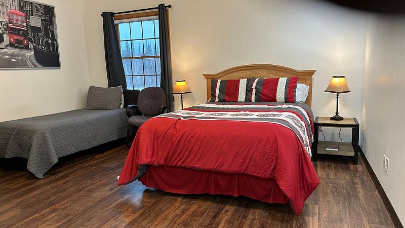 Fairbanks Extended Stay, room with private jacuzzi, photo 2