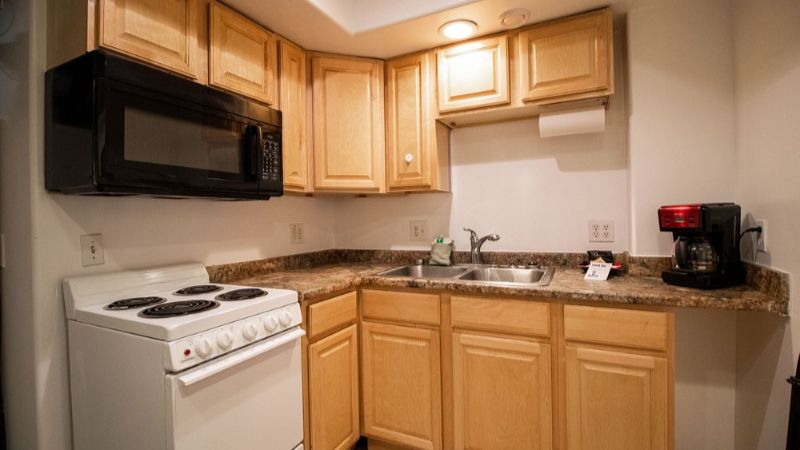 Fairbanks Extended Stay, room with private jacuzzi, photo 4
