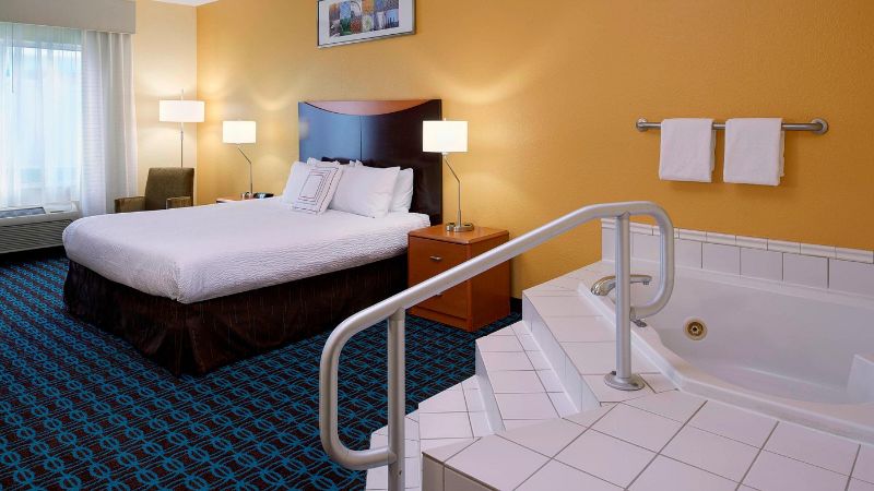 Fairfield Inn by Marriott Richmond, room with private jacuzzi, photo 1
