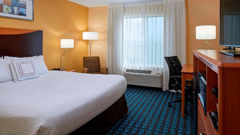 Fairfield Inn by Marriott Richmond, room with private jacuzzi, photo 2