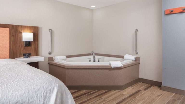 Hampton Inn Joliet – I-55