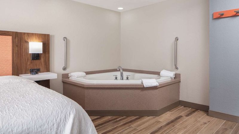 Hampton Inn Joliet – I-55