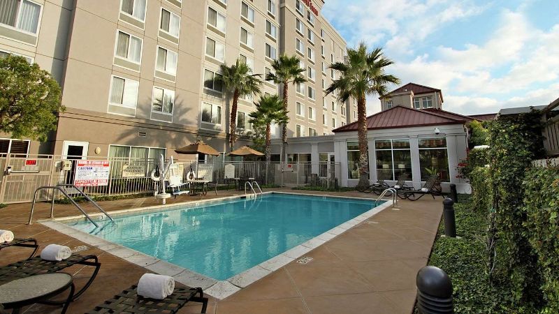 Hilton Garden Inn Oxnard/Camarillo, room with private jacuzzi, photo 5