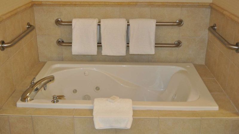 Hilton Garden Inn Tifton1 - jacuzzi hotel room