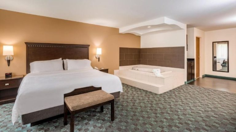 Holiday Inn Express & Suites Canton, an IHG hotel