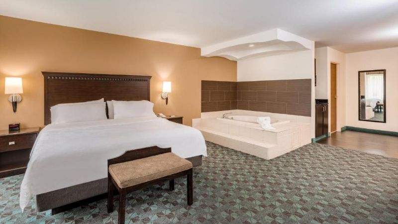 Holiday Inn Express & Suites Canton, an IHG hotel, room with private jacuzzi, photo 2