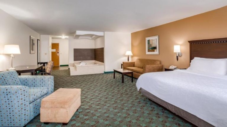 Holiday Inn Express & Suites Canton, an IHG hotel