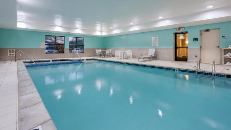 Holiday Inn Express & Suites Canton, an IHG hotel, room with private jacuzzi, photo 6