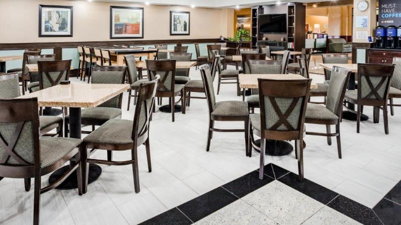 Holiday Inn Express & Suites Canton, an IHG hotel, room with private jacuzzi, photo 8