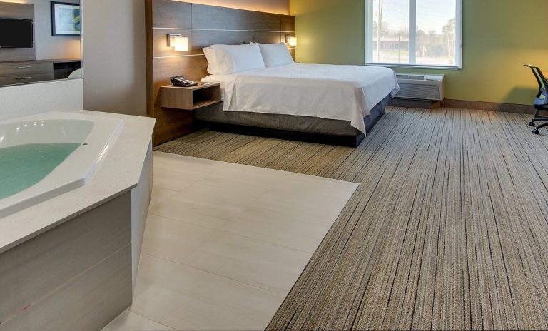 Holiday Inn Express & Suites Columbus – Ft Benning Maingate By IHG