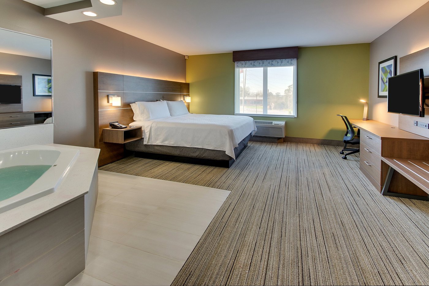 Holiday Inn Express & Suites Columbus – Ft Benning Maingate By IHG — the water at Columbus