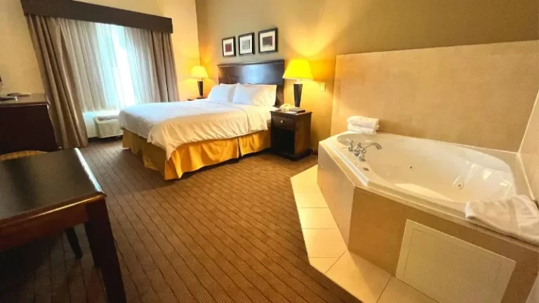 Holiday Inn Express & Suites Moultrie, an IHG hotel