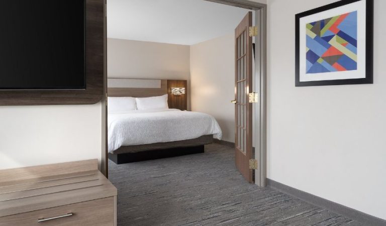 Holiday Inn Express & Suites Saginaw By IHG