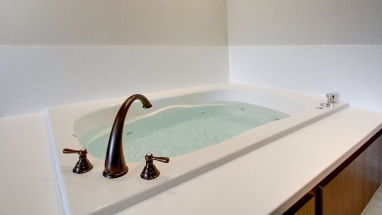 Holiday Inn Express & Suites Aurora – Naperville By IHG