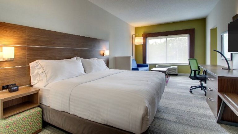 Holiday Inn Express & Suites Aurora – Naperville By IHG