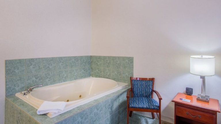 Holiday Inn Express & Suites Brattleboro, an IHG hotel
