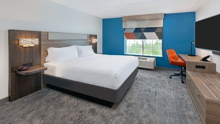 Holiday Inn Express & Suites Columbus At Northlake By IHG