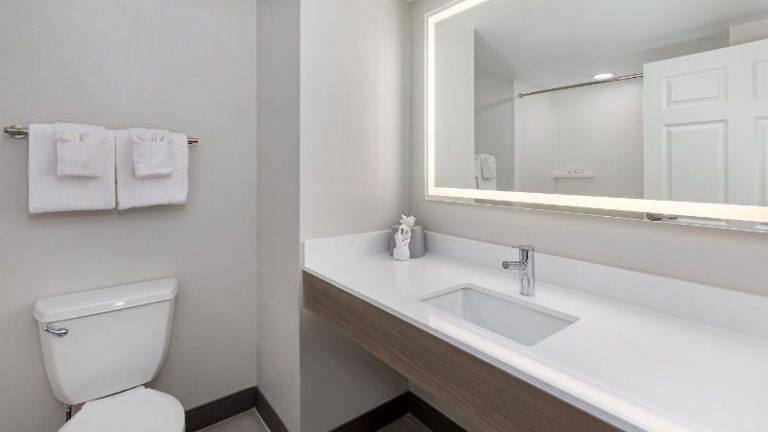 Holiday Inn Express & Suites Columbus At Northlake By IHG