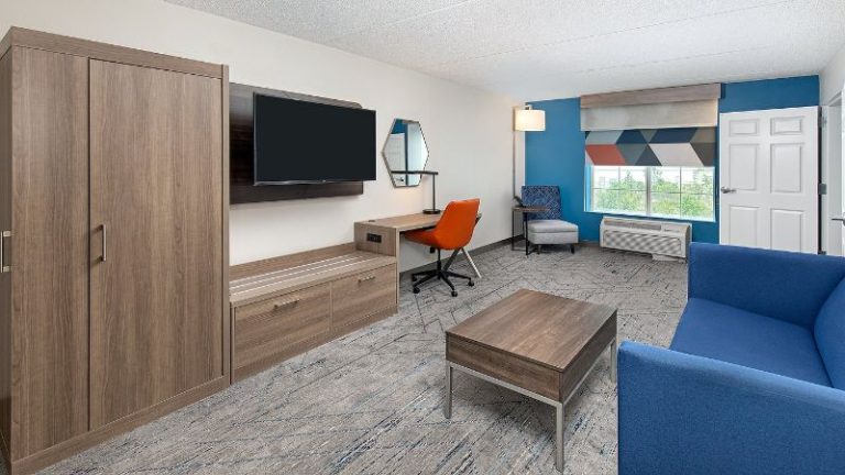 Holiday Inn Express & Suites Columbus At Northlake By IHG