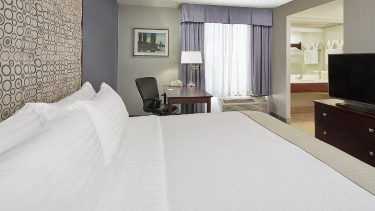 Holiday Inn & Suites Chicago-carol Stream (wheaton) By IHG