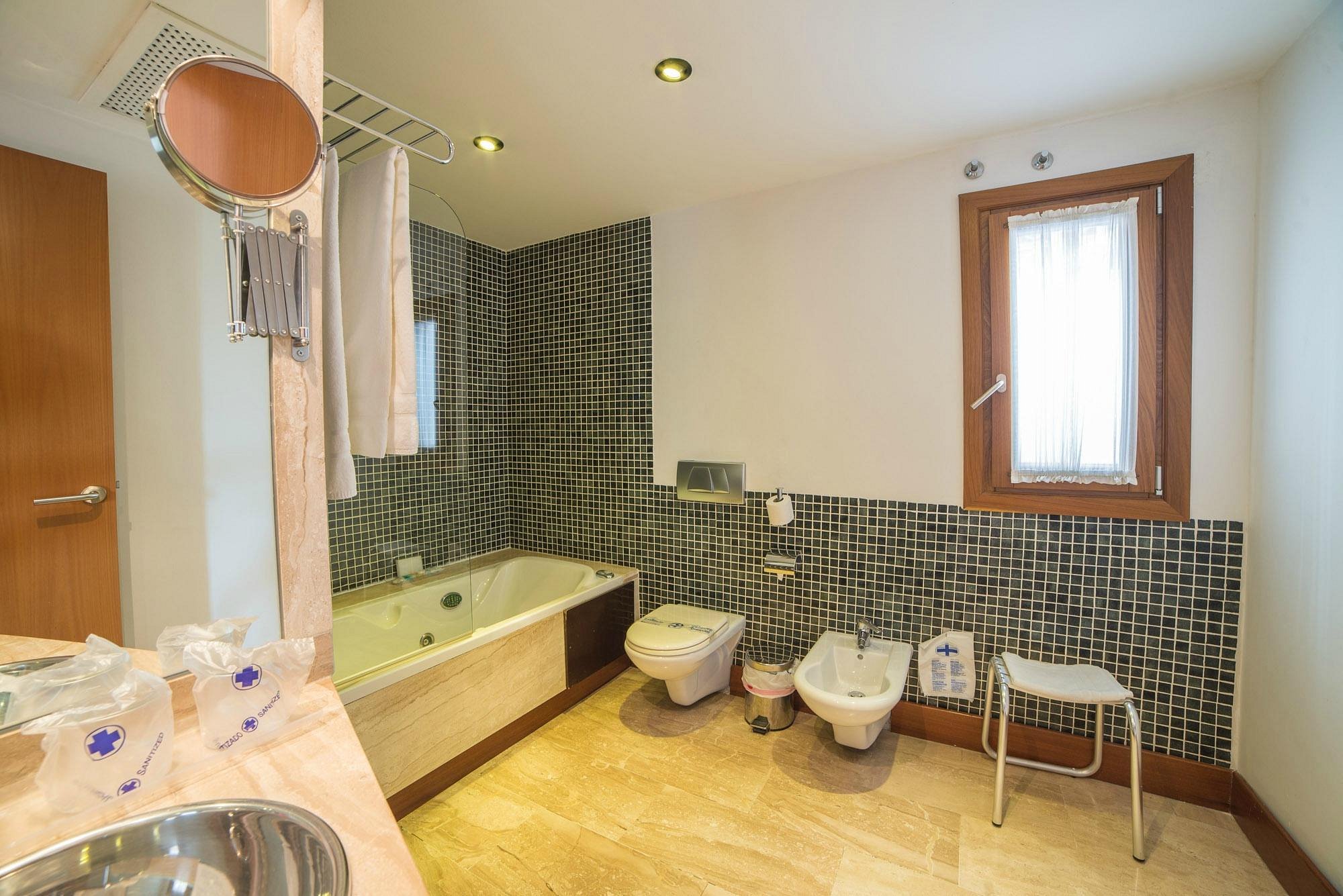Hotel Acinipo, habitación con jacuzzi privado