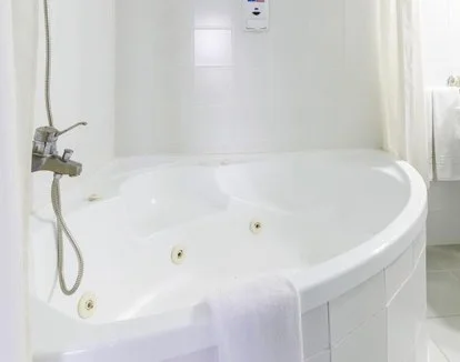 Hotel Almagro, habitación con jacuzzi privado