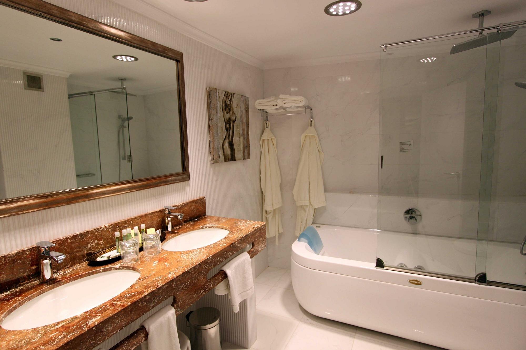 Hotel Balcón de Europa, habitación con jacuzzi privado