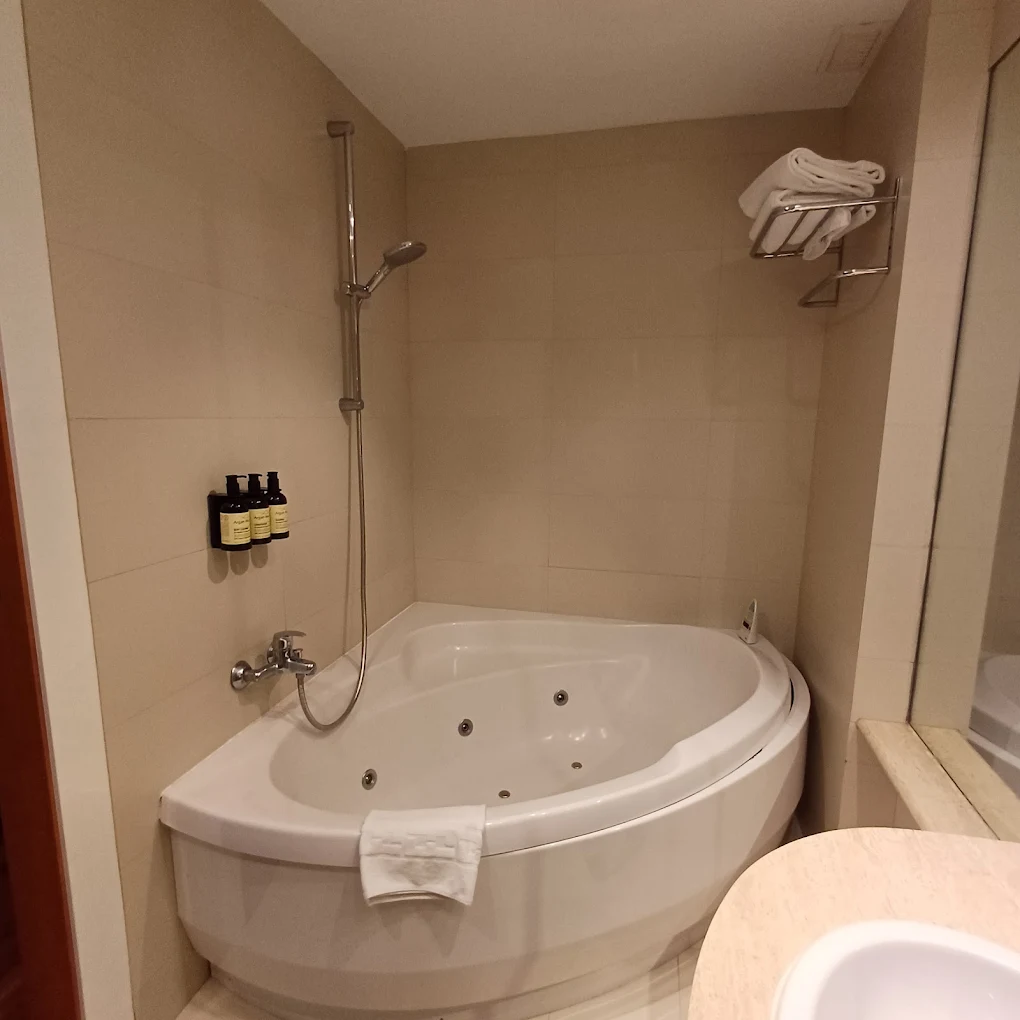 Hotel Ciudad De Valladolid, habitación con jacuzzi privado