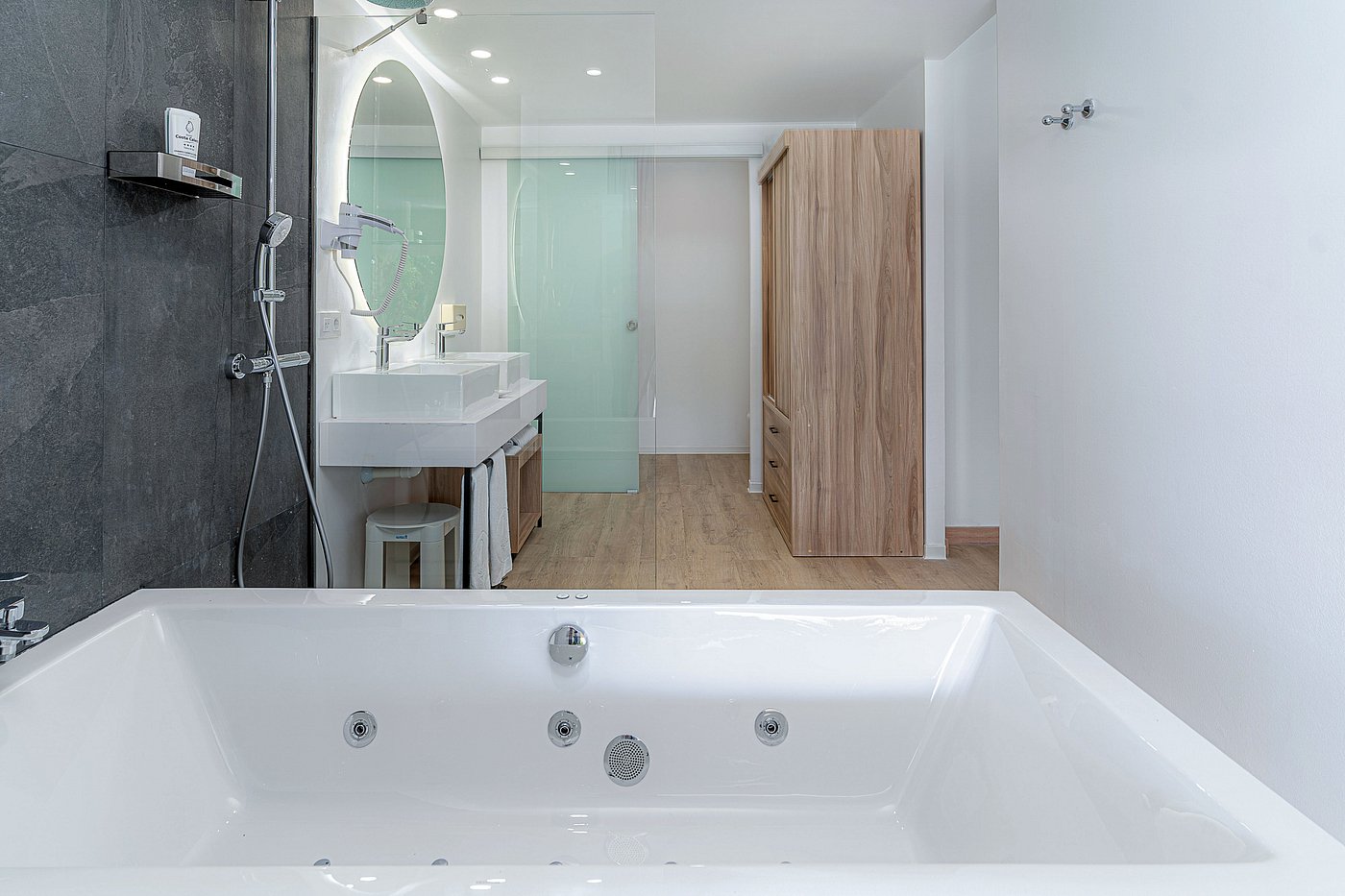 Hotel Costa Calero Thalasso & Spa, habitación con jacuzzi privado