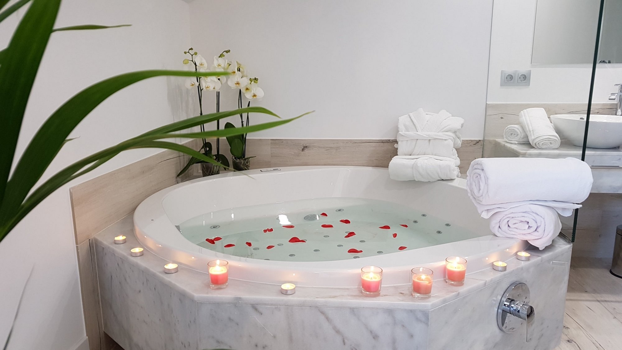 Hotel Cuevas, habitación con jacuzzi privado