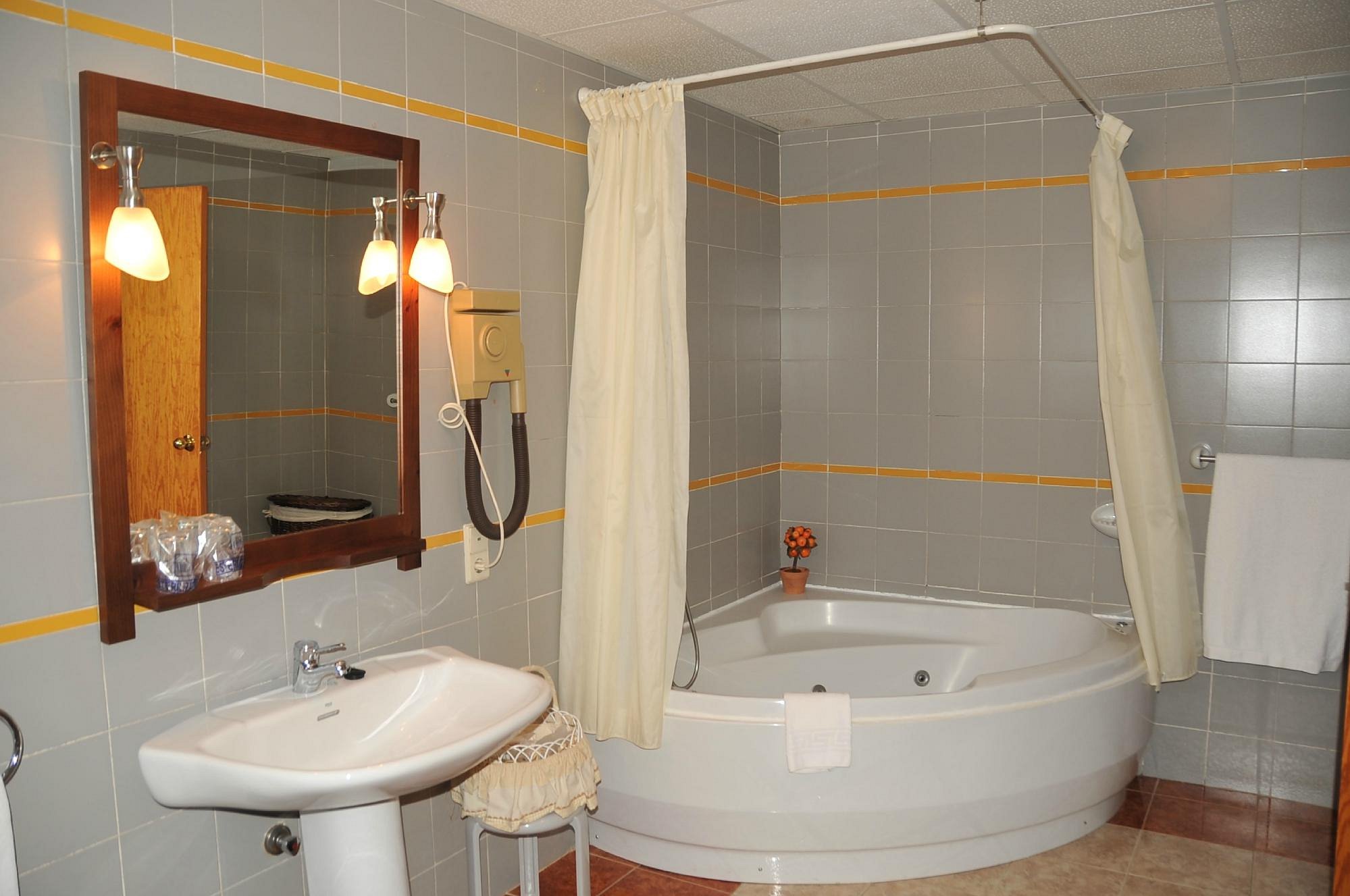 Hotel Don Juan, habitación con jacuzzi privado