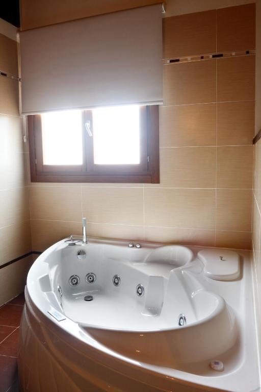 Hotel El Cierzo de Javalambre, habitación con jacuzzi privado