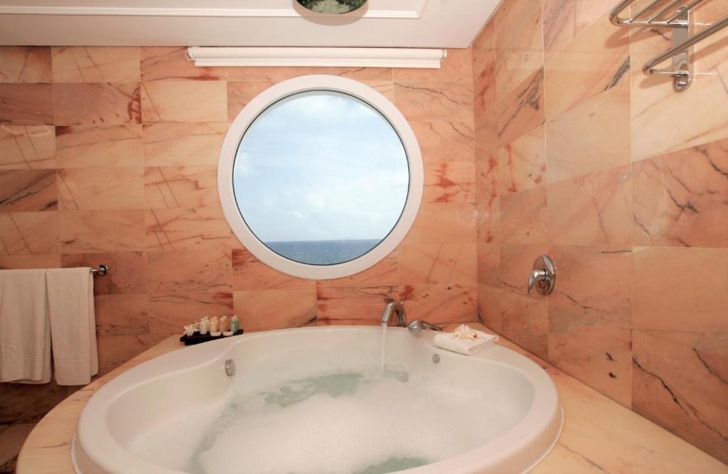 Hotel Insotel Formentera Playa, habitación con jacuzzi privado